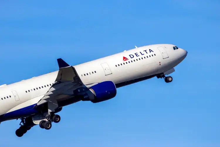 Delta Airlines Joins Peers in Lowering Profit Forecasts Due to Increased Costs